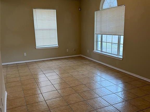 3rd image of 619 La Mancha Dr #1
