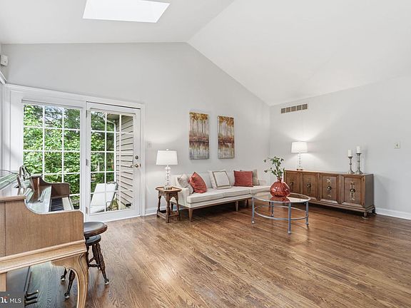 5th image of 1921 Kirkbride Cir