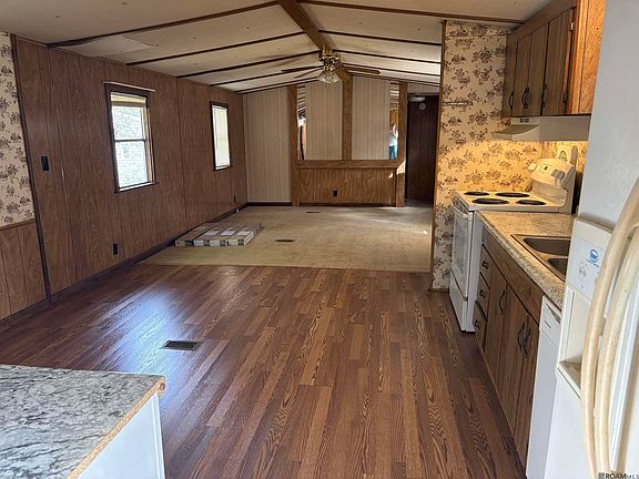3rd image of 14335 Crystal Dr