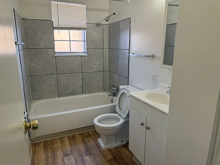Vista Peak Apartments — Photo 7