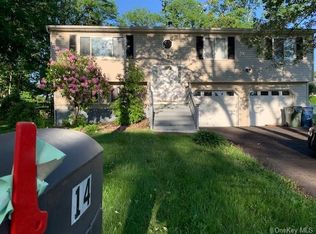 14 Olympus Dr, Mahopac, NY 10541