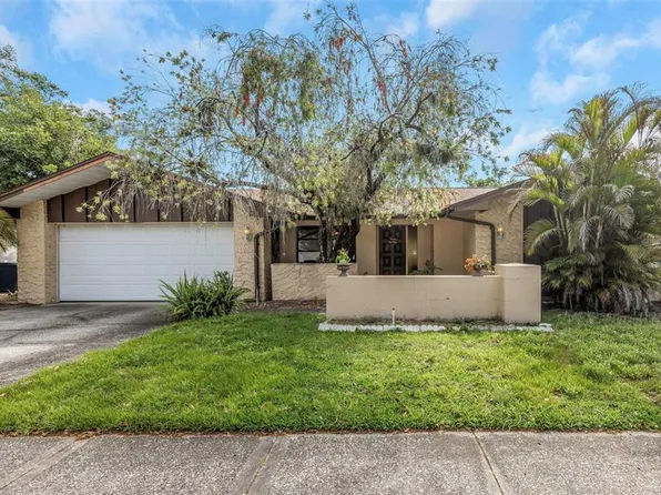 107 Country Villas Dr, Safety Harbor, FL 34695