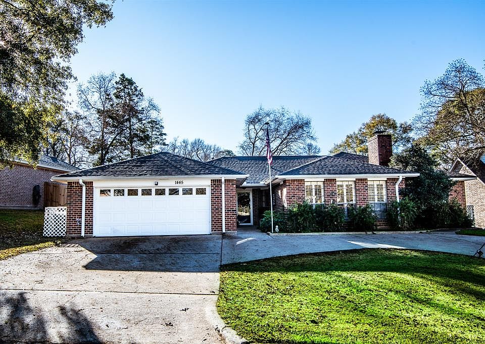 1st image of 1445 Green Briar Dr