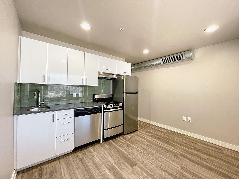 1st image of 2000 N Blackwelder Ave #10753586