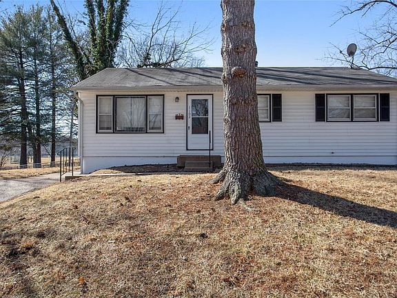 2nd image of 1102 Edgehill Dr