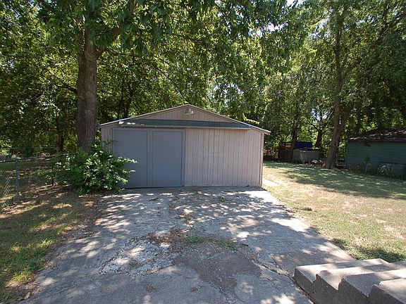 3rd image of 4801 Dilworth Ct