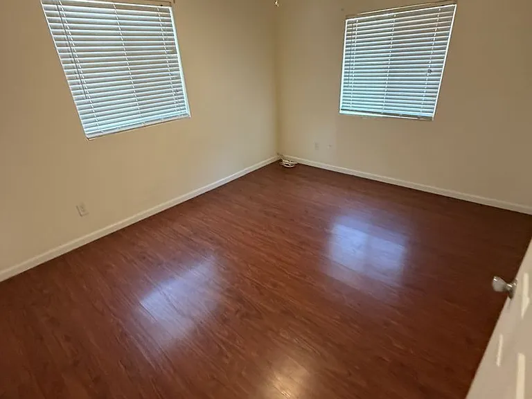 1336 E Mountain View Rd #105 — Photo 6