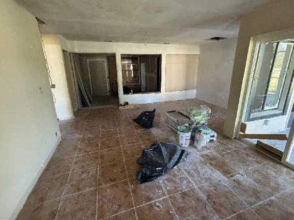 4th image of 703 Fore Ln