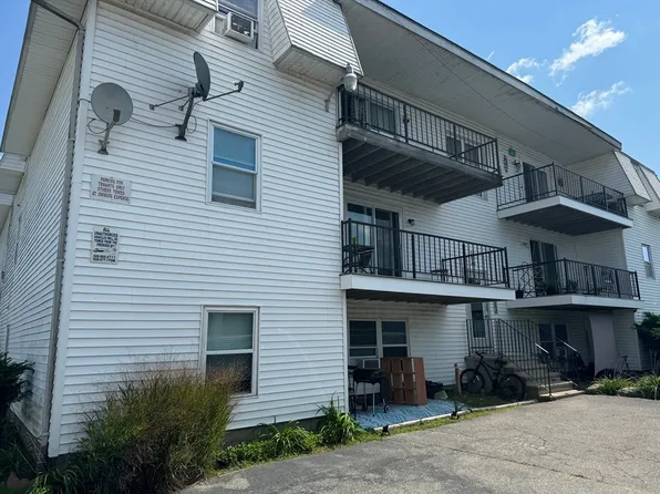 352 Vale St APT 8, Fall River, MA 02724