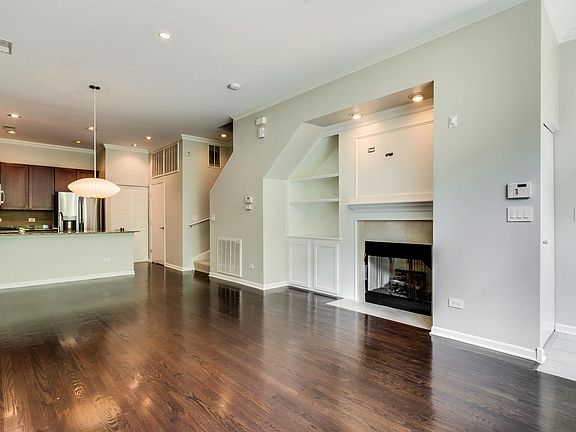 3rd image of 944 N Crosby St