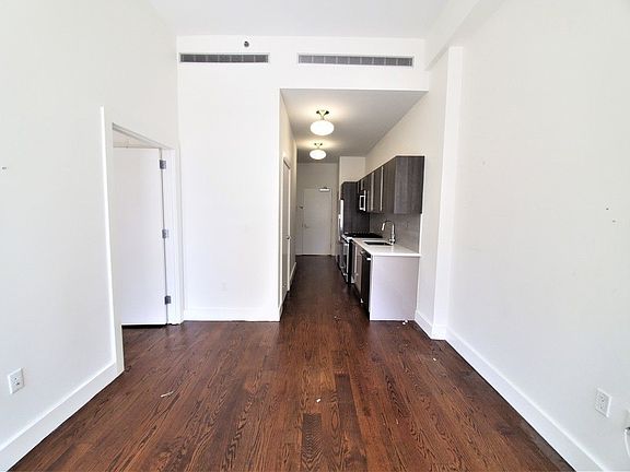 4th image of 68 Livingston St #Num2d