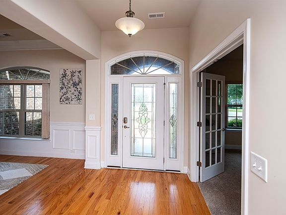 4th image of 4025 High Cliff Ct