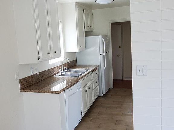 4th image of 1419 S Saltair Ave