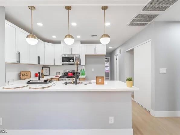 4598 Calderwood St, Las Vegas, NV 89103