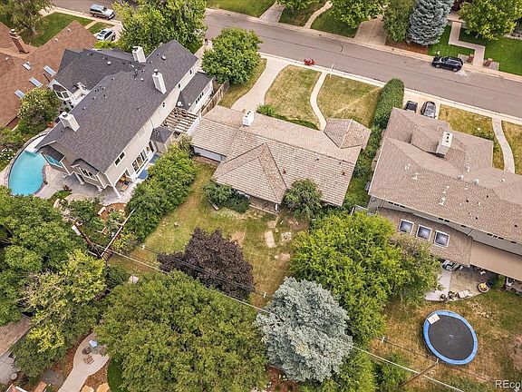 5th image of 225 Dahlia Street