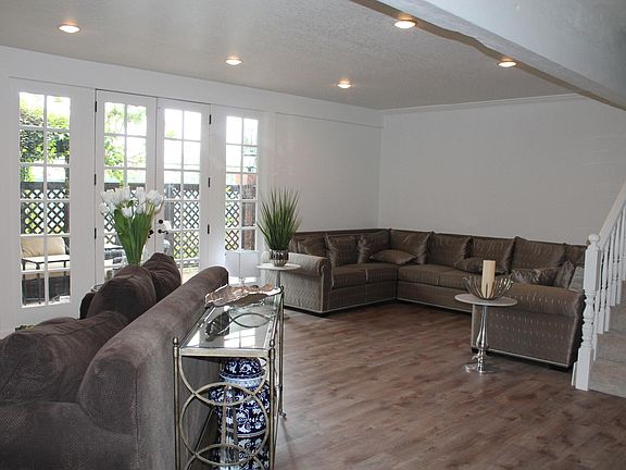 2nd image of 24410 Victory Blvd