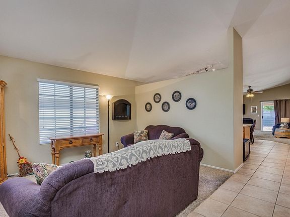 4th image of 8821 E Des Moines St