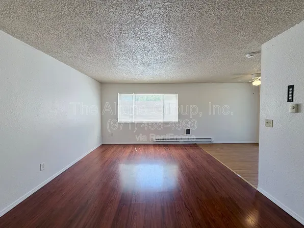 10843 SE Bush St APT 1, Portland, OR 97266