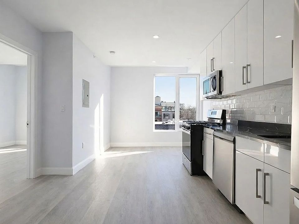 1st image of 142 Huron St #5A