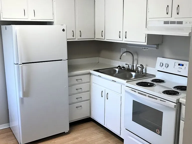 807 S Randolph St — Photo 1