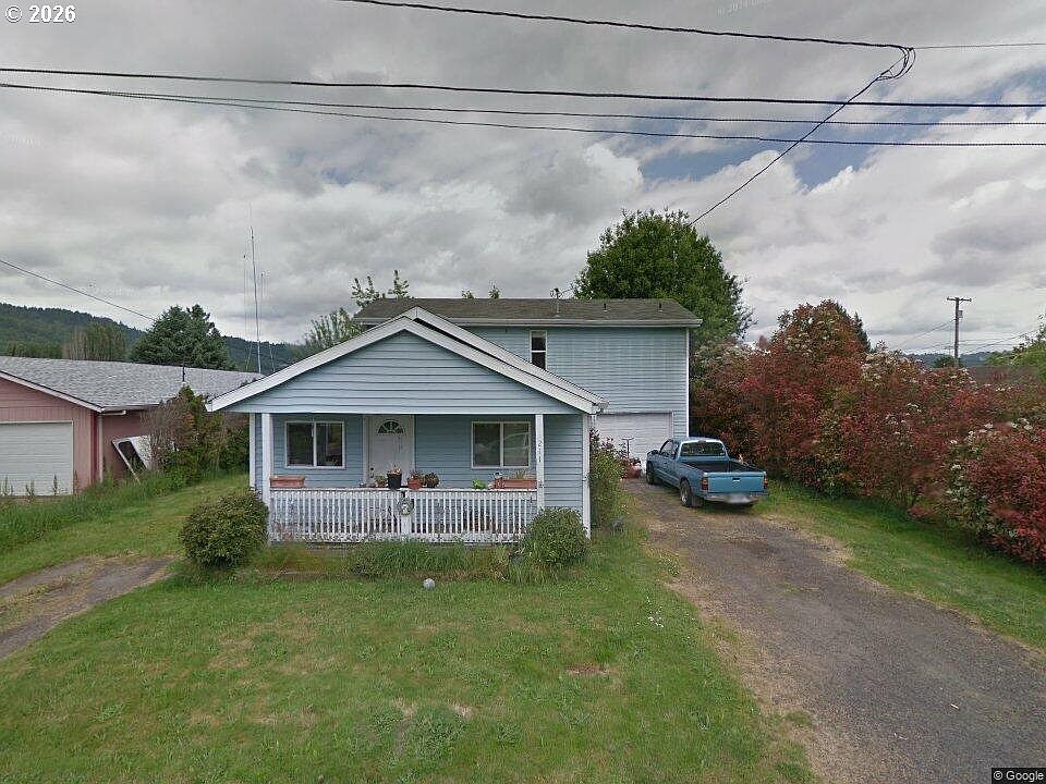1st image of 211 Oak St
