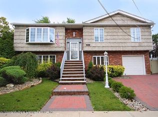 1616 Drumgoole Rd E, Staten Island, NY 10309