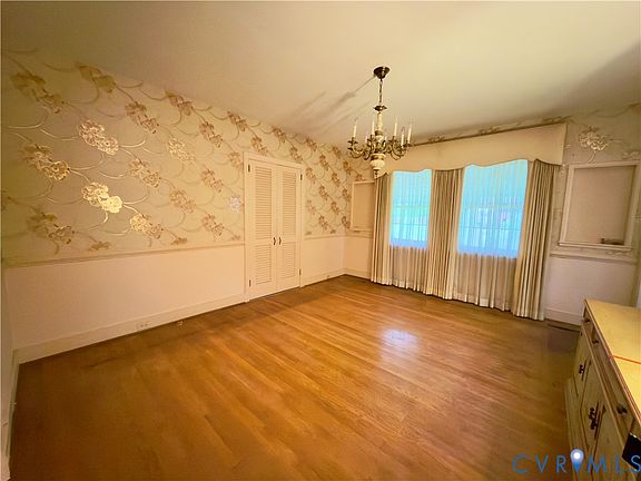 5th image of 3504 Montrose Ave