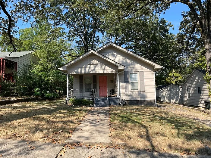 2 bed, 1.0 bath, 1000 sqft, $1,195 — Photo 1