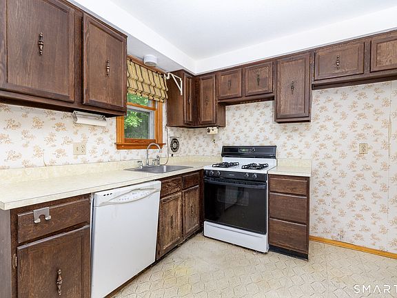 4th image of 131 Limestone Drive