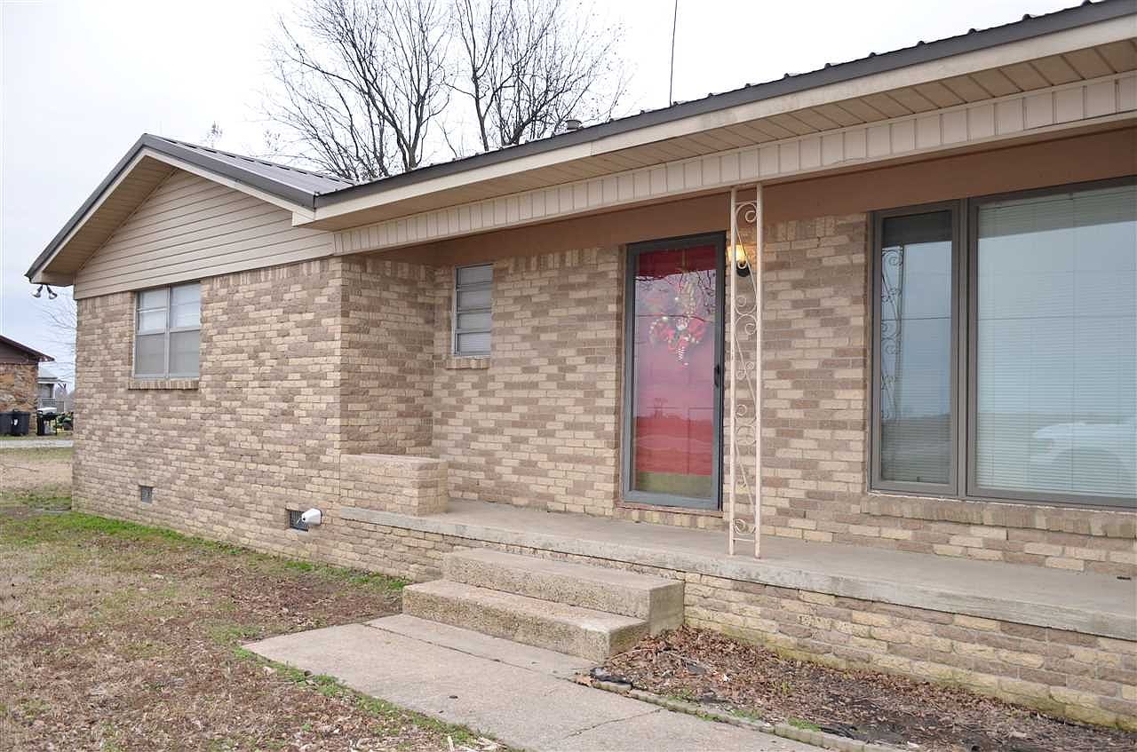 614 N Main St, Leachville, AR 72438 Zillow