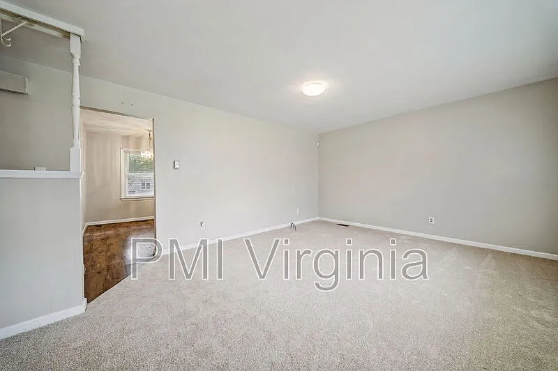 3 bed, 1.0 bath, 1120 sqft, $1,700 — Photo 4