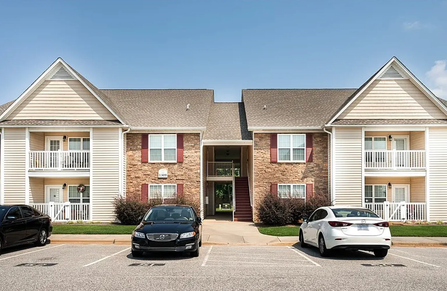 3 bed, 1350 sqft, $1,450 — Photo 1