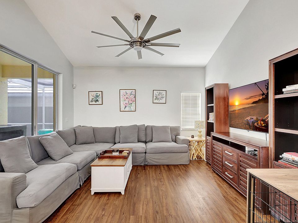 1st image of 944 Dickens Place
