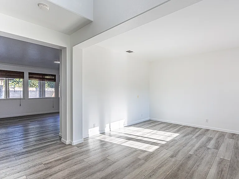 2337 N Silvervale St — Photo 72