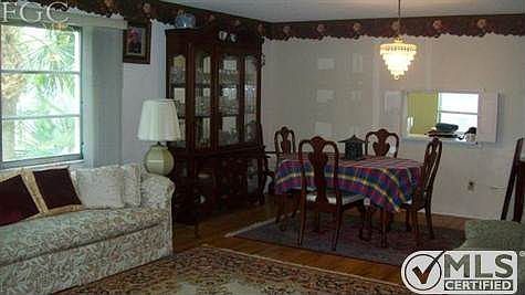 Pass thru from kitchen to Diningroom table.