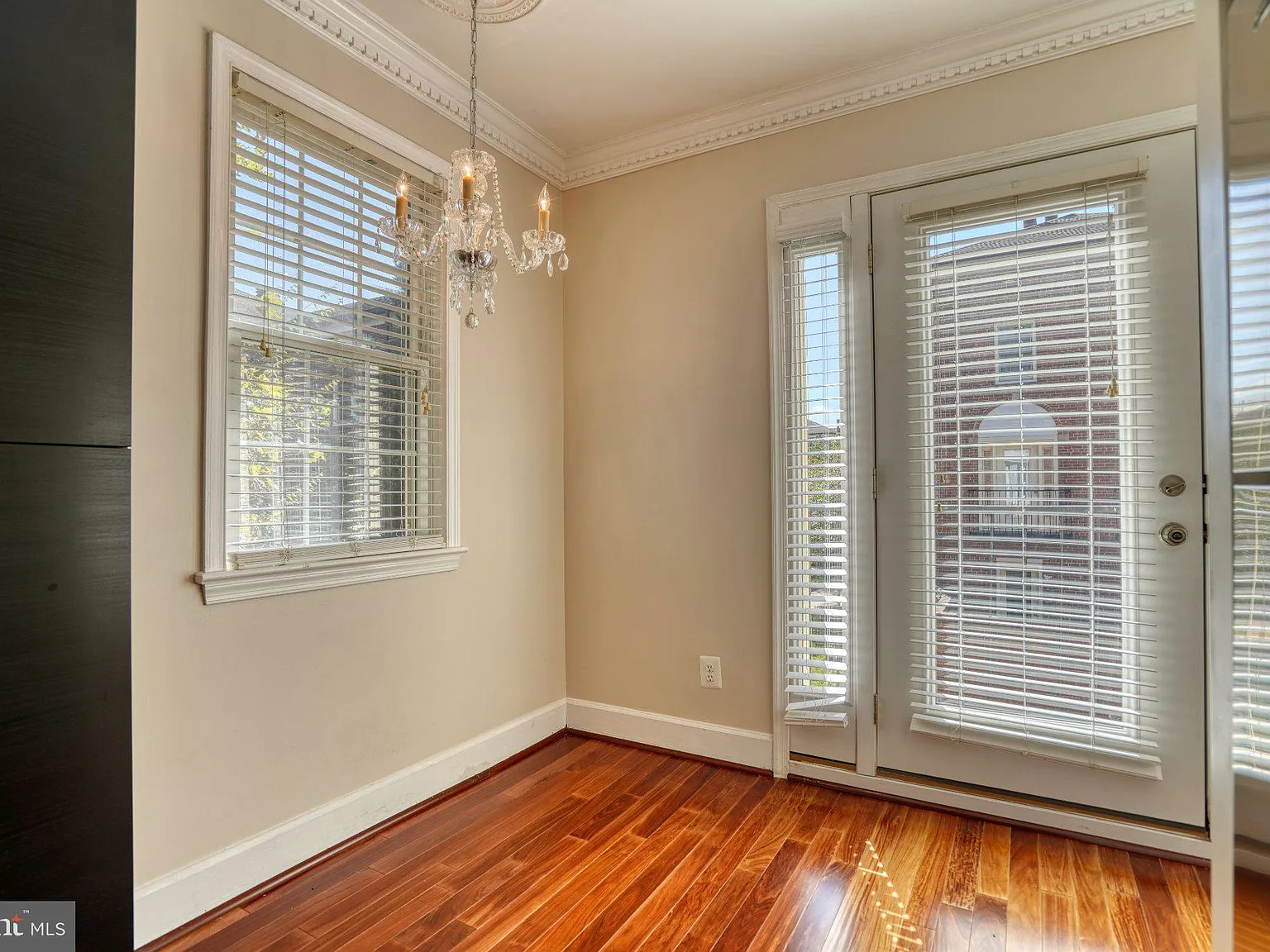 1 bed, 1.0 bath, 611 sqft, $2,350 — Photo 2