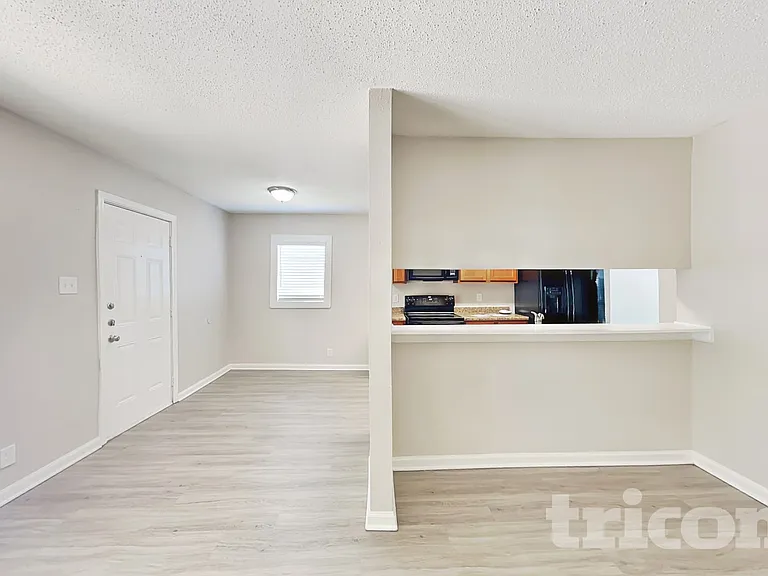6831 De Palma — Photo 3