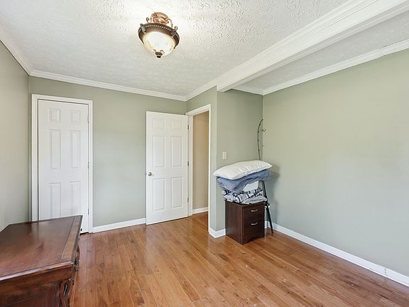 5th image of 110 Ridgeway Dr