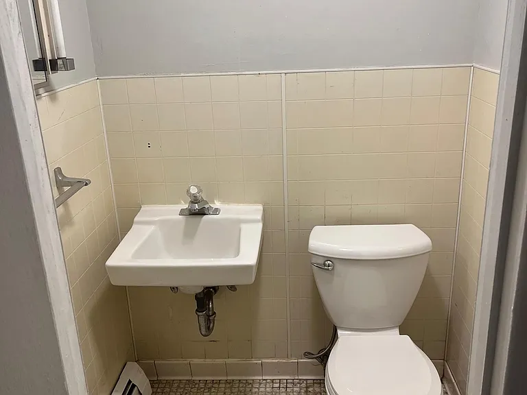 218 3rd Ave E #5 — Photo 11