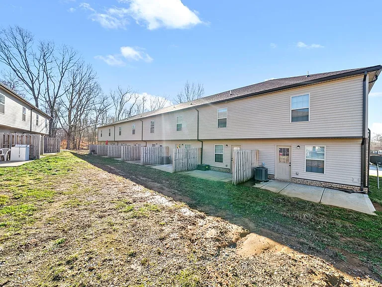 Smithson Ln - 268 (x4) — Photo 25
