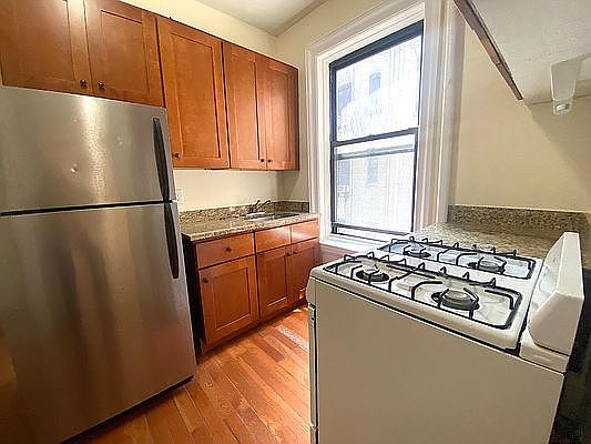 2nd image of 35-48 Steinway St #6