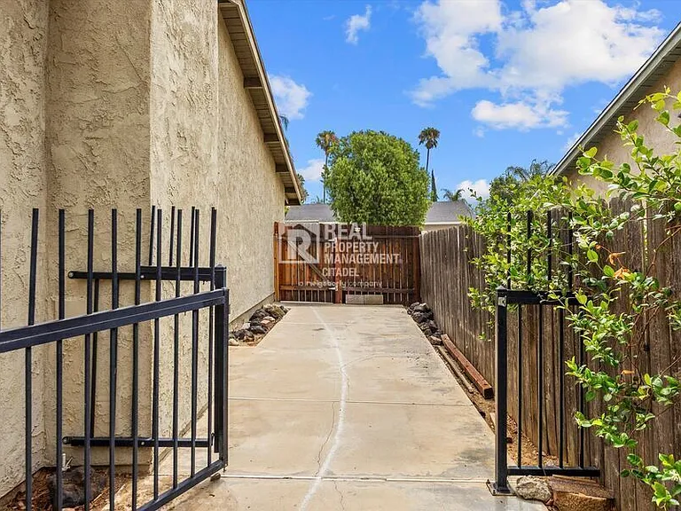 7970 Cambridge Ave — Photo 10