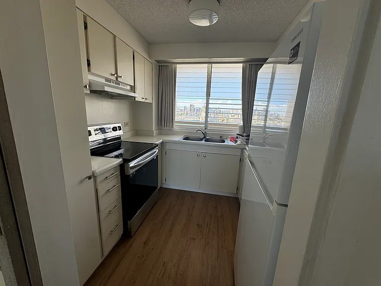 1212 Punahou St #1403 — Photo 1