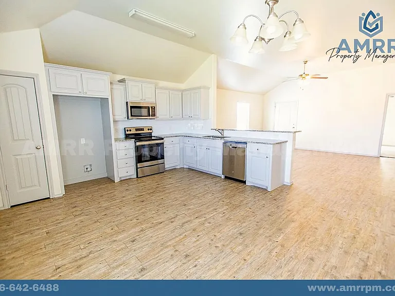 1217 Kingston St — Photo 12