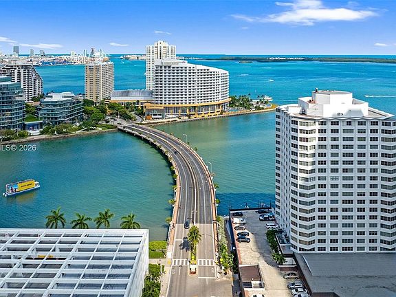 4th image of 801 Brickell Bay Dr Ste 361