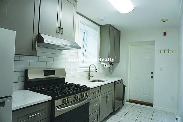 27-29 Lambert St #1T — Photo 2