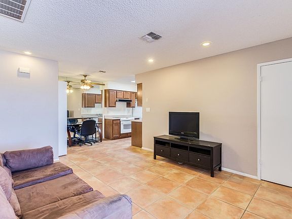 4th image of 311 W Blackhawk Dr Unit 3