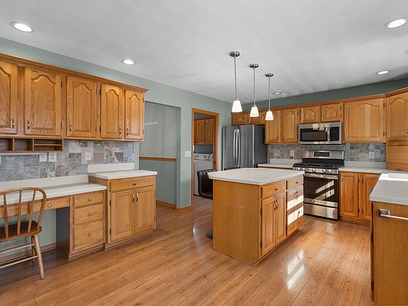 5th image of 715 Riverview Dr