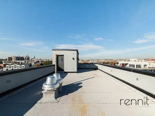 676 New York Avenue image 12 of 27