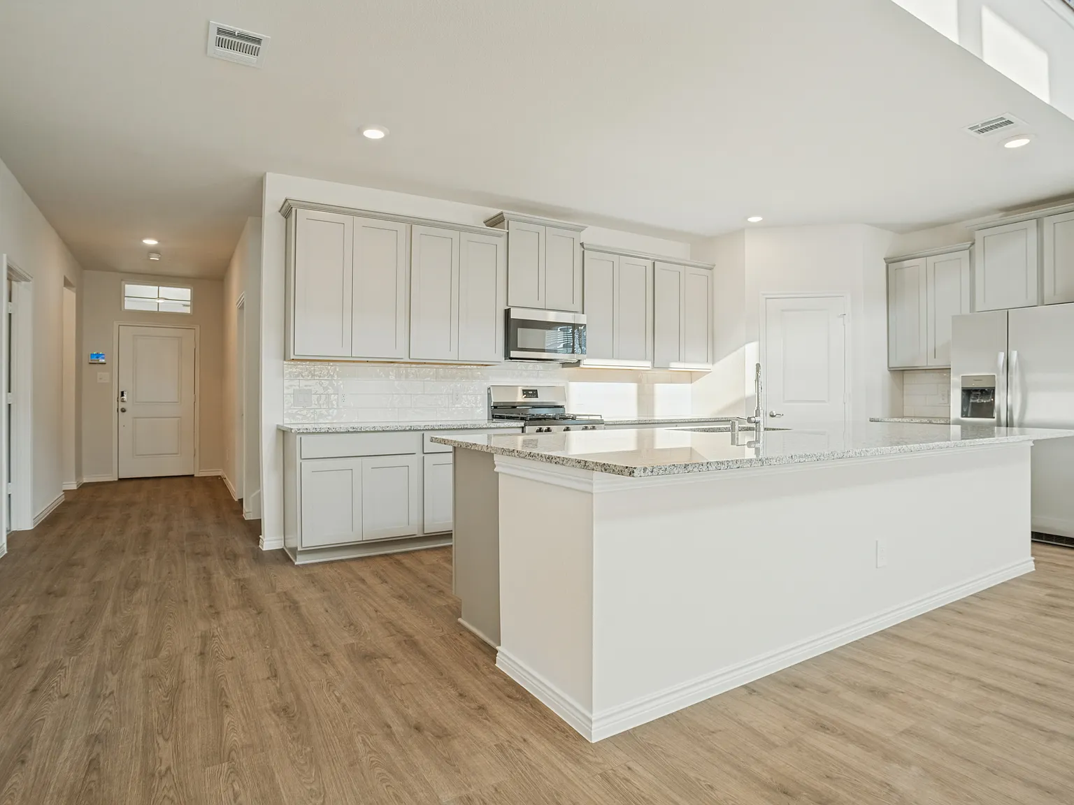 4 bed, 2624 sqft, $3,000 — Photo 2